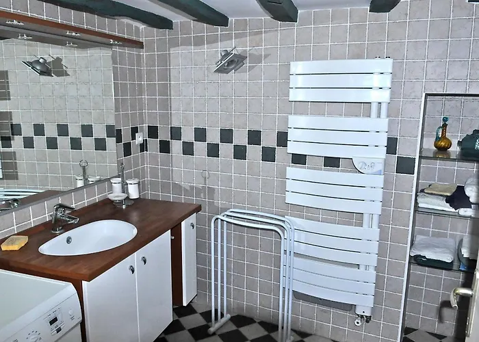 Petite Avec Piscine Chauffee, Tennis Et Nombreuses Activites Pour Tous! - Fr-1-410-270 *